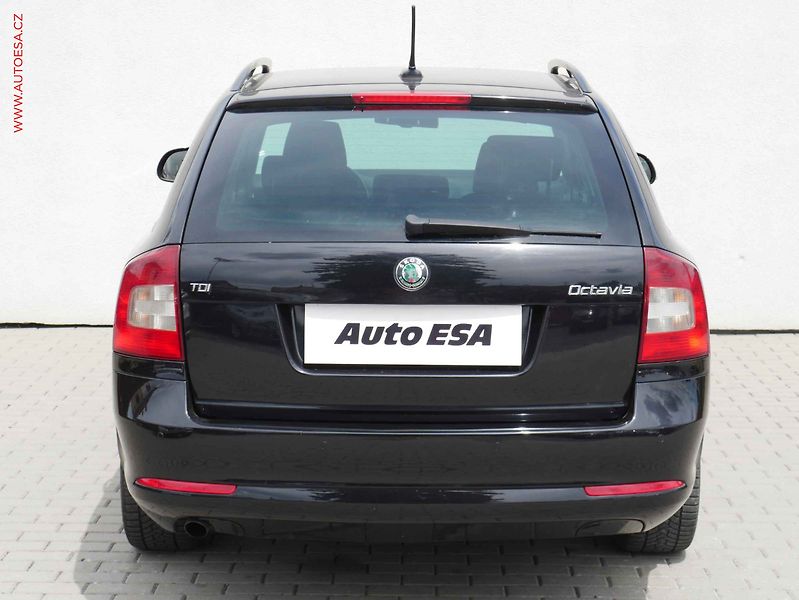 Škoda Octavia (2010) 1.6TDi, Navi, xenon - fotka 5 z 18