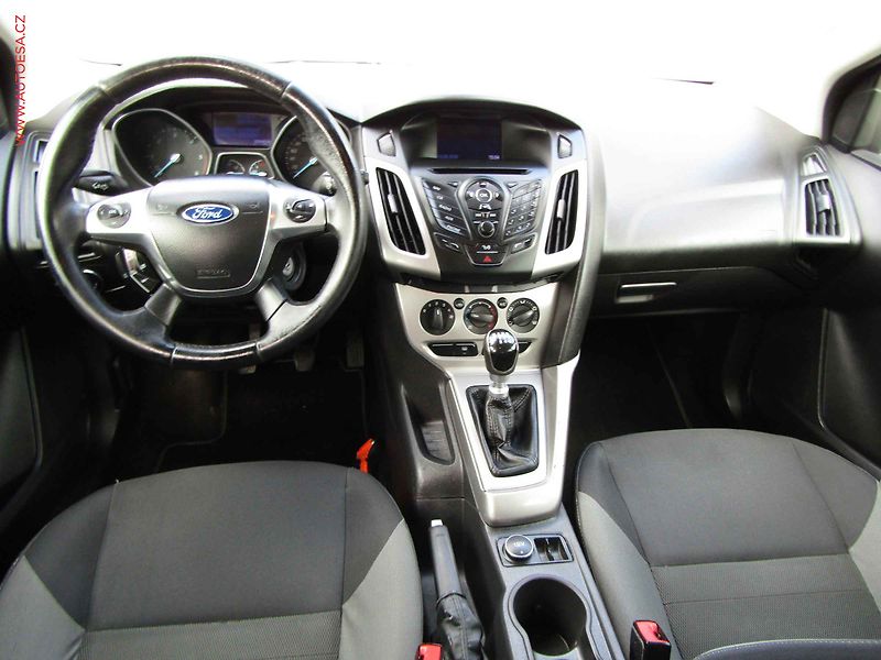 Ford Focus (2012) 1.6 TDCi, 1.maj, AC, temp - fotka 8 z 20