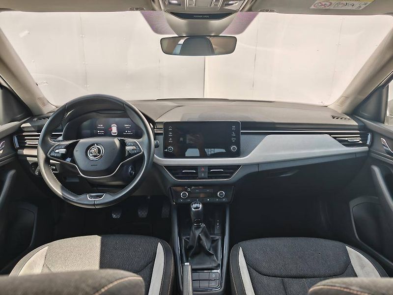 Škoda Kamiq Top Selection 6MP 1,0TSI - fotka 10 z 22