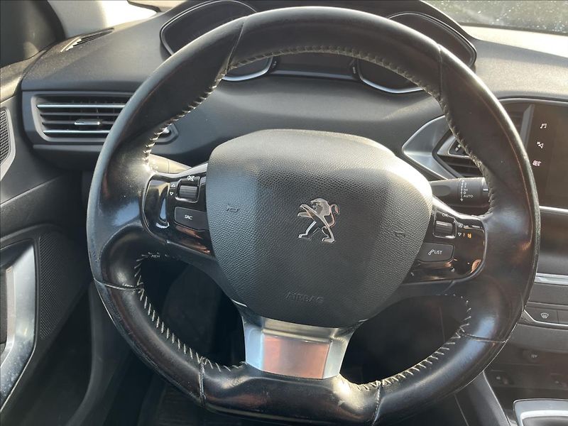 Peugeot 308 1,5 HDi STYLE KLIMA TAŽNÉ ALU - fotka 14 z 40