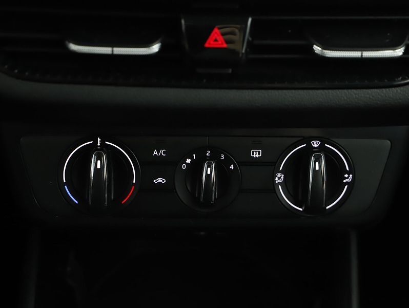 Škoda Fabia 1,0TSi 70kW AMBITION PLUS - fotka 18 z 26