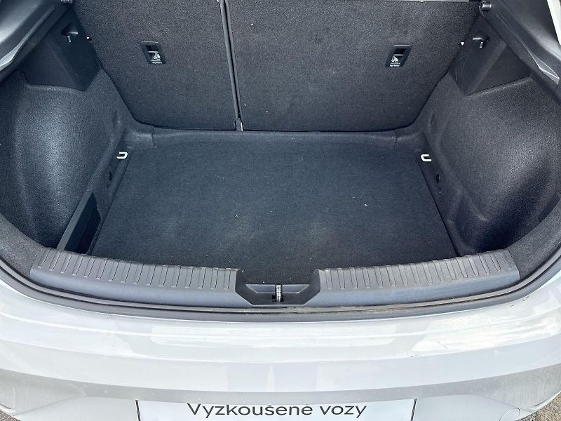 Seat Leon (2022) 1.0 TSI Reference - fotka 25 z 26