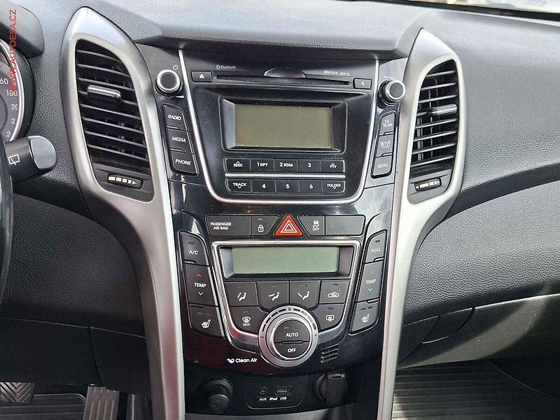 Hyundai i30 (2014) 1.6 CRDi, ČR, servis.kniha - fotka 14 z 17
