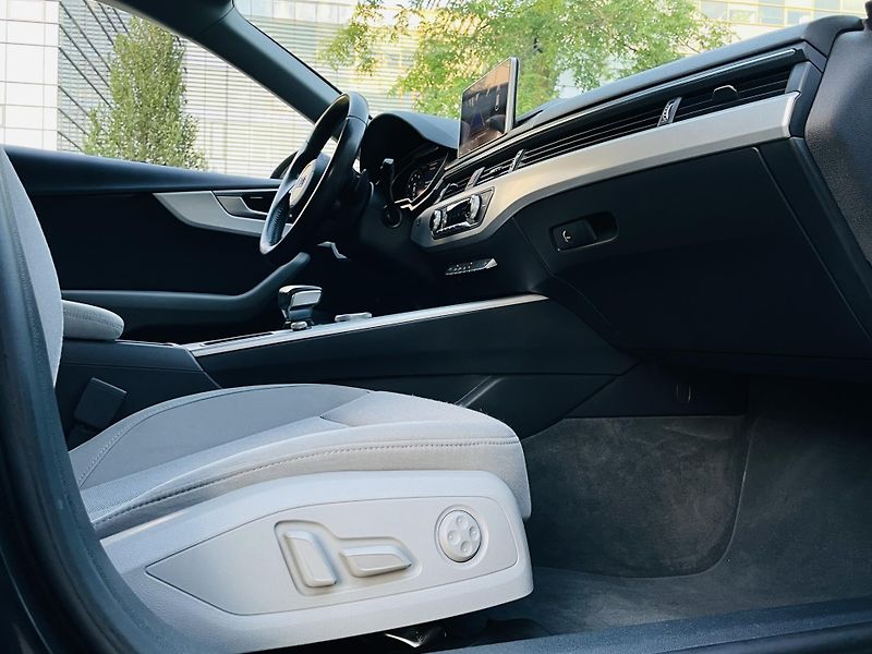 Audi A5 2.0i 140KW AUT KAMERY SERVISKA - fotka 54 z 56