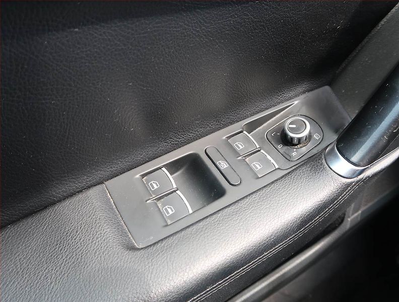 Volkswagen Passat (2014) 2.0 TDI, Automat, Navi - fotka 20 z 23