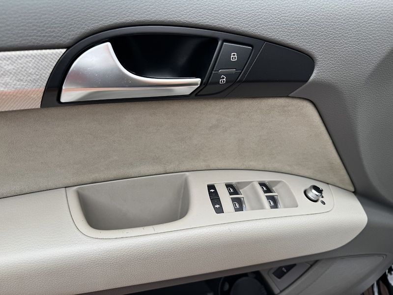 Audi Q7 (2012) 3.0TDi S-Line Vzduch Panorama - fotka 31 z 50