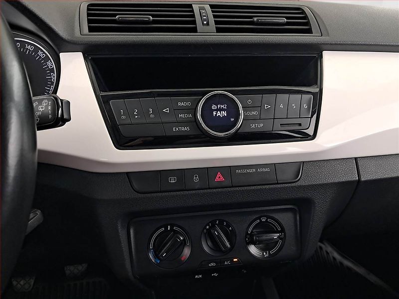 Škoda Fabia (2015) Ambition 1.2 TSI, ČR,1.maj - fotka 12 z 14