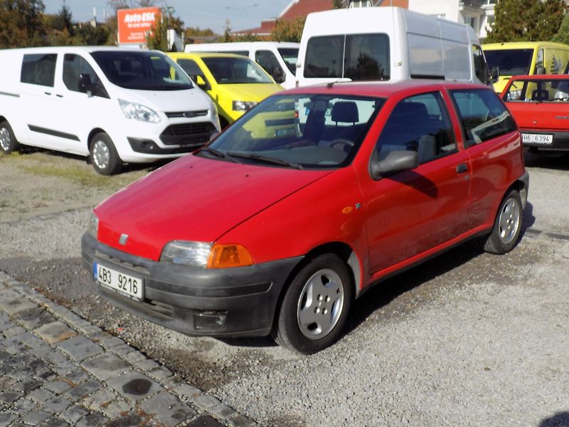 Fiat Punto 1,2I 54 KW SX CENTRÁL, KLIMA - fotka 1 z 30