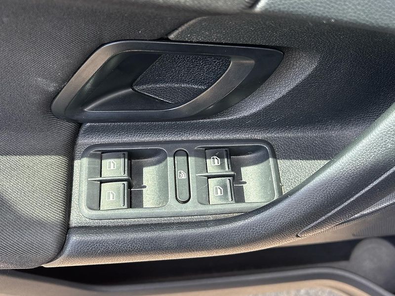 Škoda Fabia (2014)  1.2 TSI 63kW Elegance Combi - fotka 14 z 19