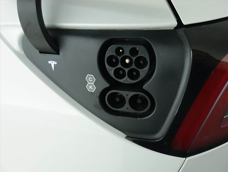 Tesla Model Y (2022) Long Range AWD 79kWh, SoH 93% - fotka 20 z 21