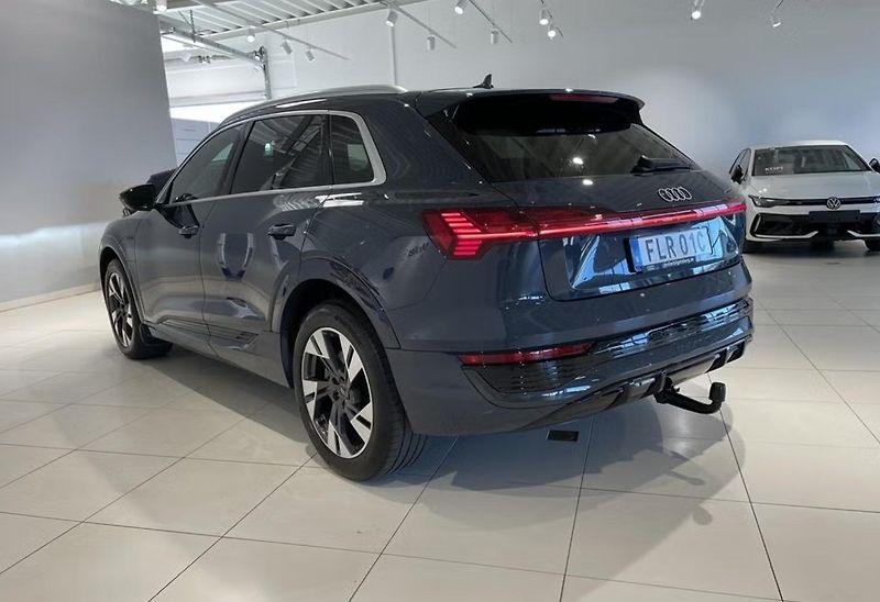Audi Q8 e-tron 55 Q S-Line 360k Tažné SoH 94% - fotka 9 z 30