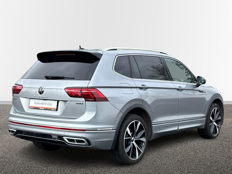 Volkswagen Tiguan R-LINE - fotka 2 z 29