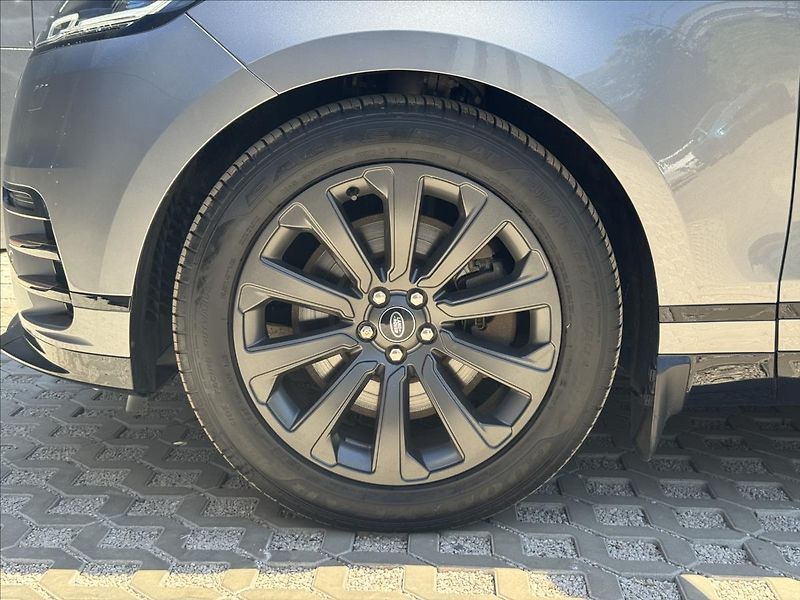 Land Rover Range Rover Velar 3,0 D300 R-DYNAMIC SE AWD DPH - fotka 32 z 36