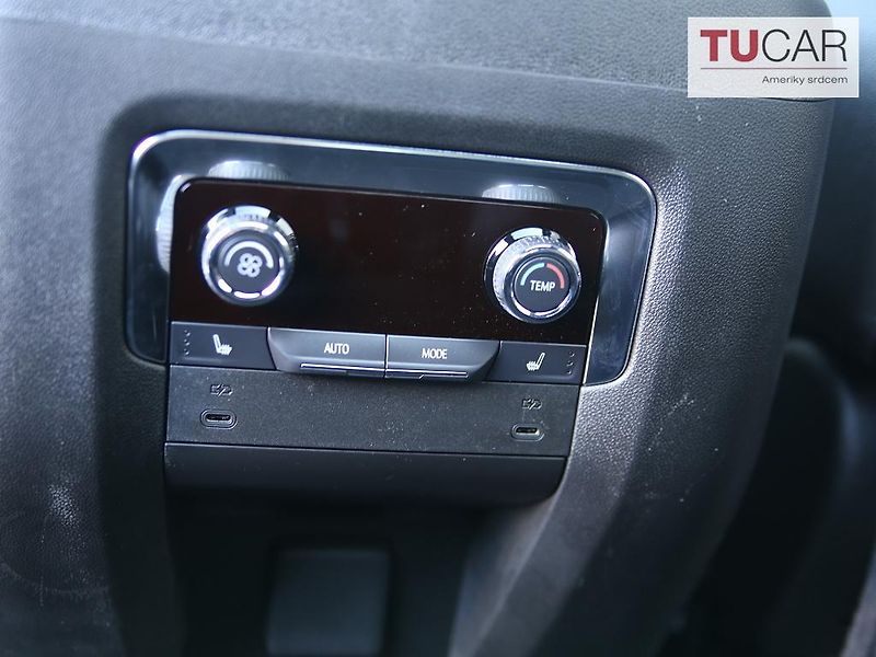 Chevrolet Tahoe High Country 6,2 V8 - fotka 38 z 48