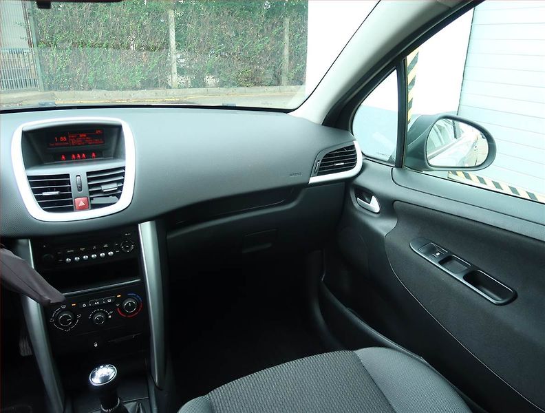 Peugeot 207 (2012) 1.6 HDi, po STK, jezdí výborně - fotka 8 z 16