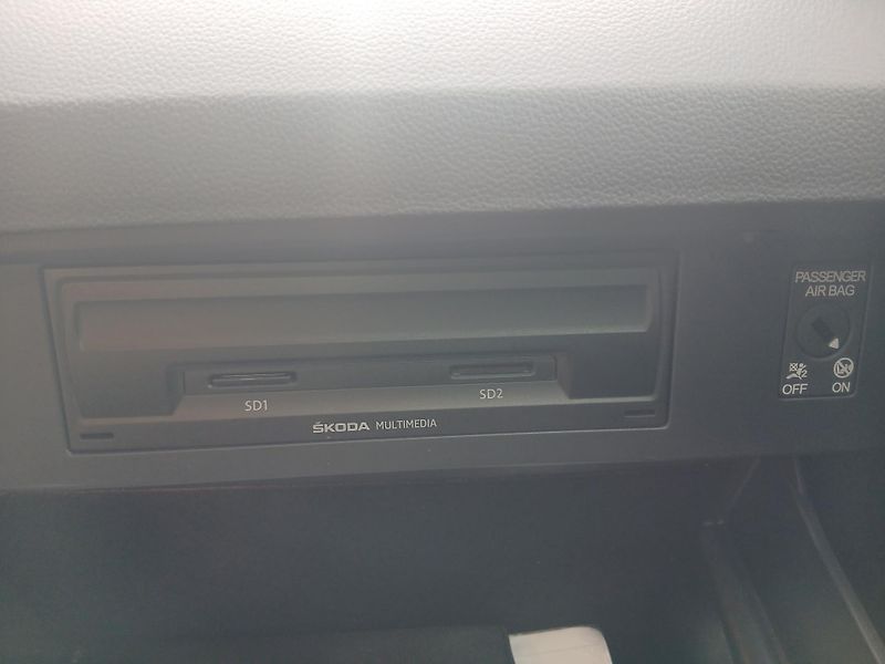 Škoda Octavia 2.0 TDi SCOUT 1.MAJ ČR - fotka 29 z 38