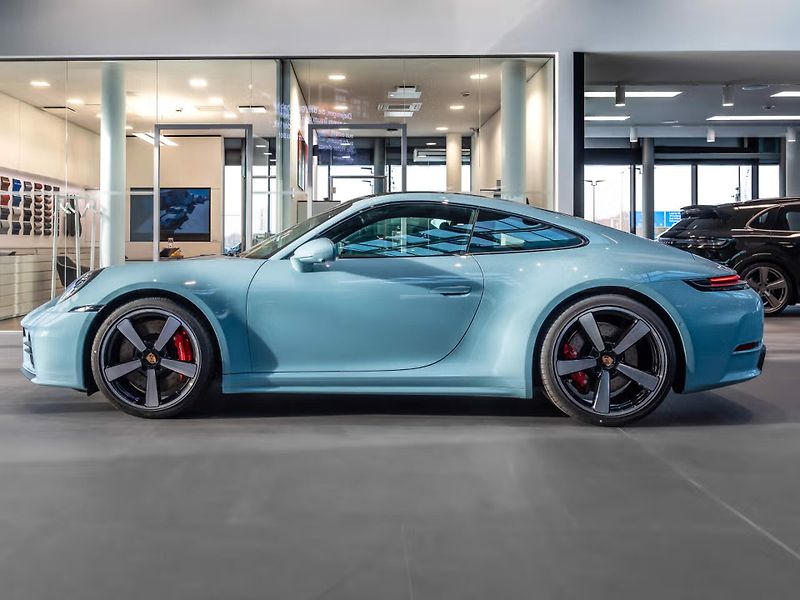 Porsche 911 (2026) Carrera 4S Lift Burmester 360 - fotka 3 z 26