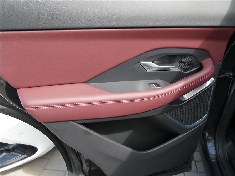 Jaguar E-Pace 2,0 D165,R-Dyn SE,1.maj,ČR,zár - fotka 20 z 38