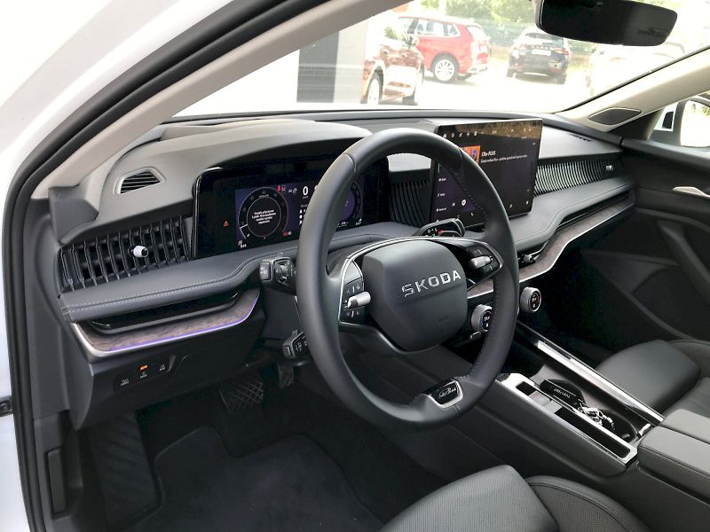 Škoda Superb (2025) COMBI L K TD 142/2.0 A7A - fotka 20 z 29