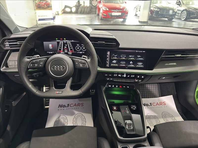 Audi RS 3 2,5   TFSI B&O 1.MAJ ČR DPH - fotka 26 z 46