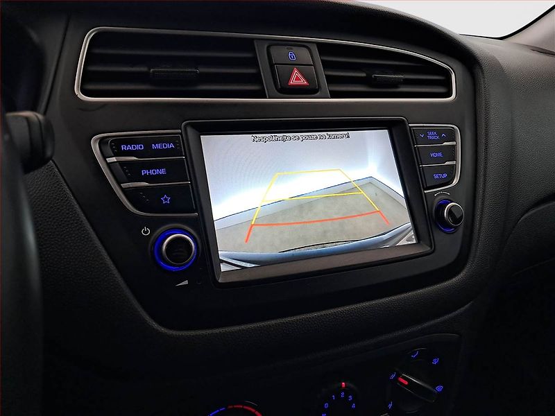 Hyundai i20 (2020) 1.0 T-GDI, Tempomat - fotka 18 z 18