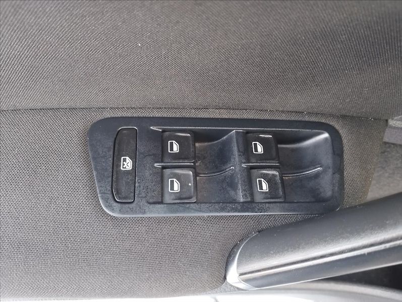 Volkswagen Golf 1,4 TSi 90KW - fotka 15 z 21