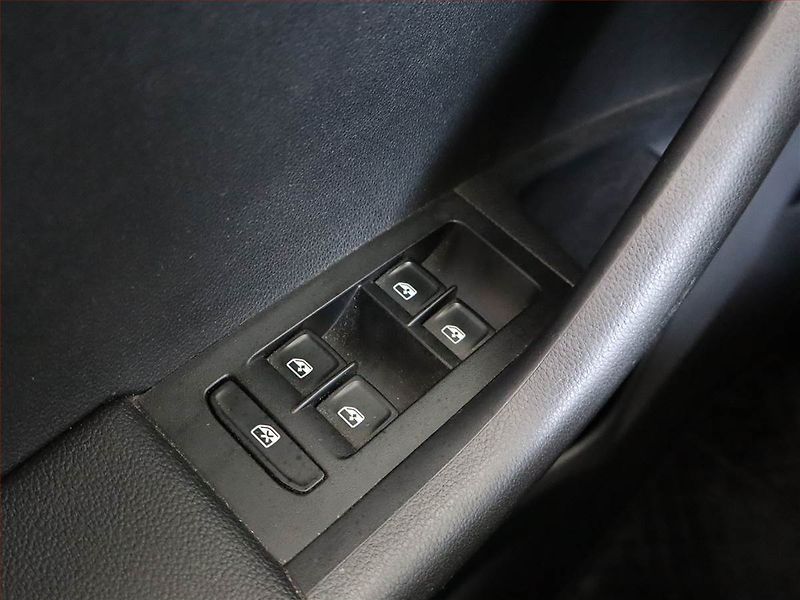 Škoda Octavia (2017) 1.6 TDI, Xenony, Tempomat - fotka 16 z 20