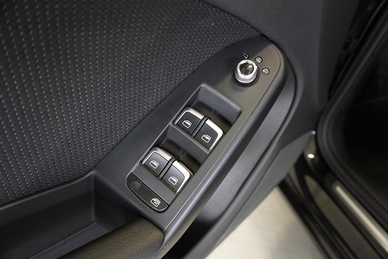 Audi A4 (2013) 2.0 TFSI 165kW QUATTRO STRONIC - fotka 11 z 34