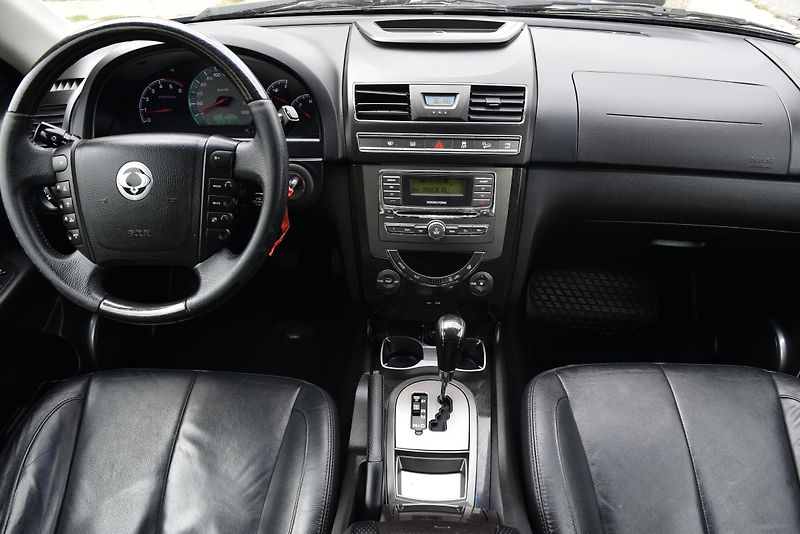 SsangYong Rexton RX 200e-XDi 4WD A/T,KŮŽE,7MÍST - fotka 31 z 45