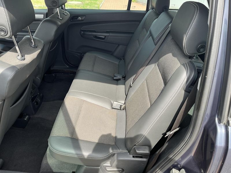 Opel Zafira 1.8 i Cosmo Automat 7 Míst - fotka 11 z 32