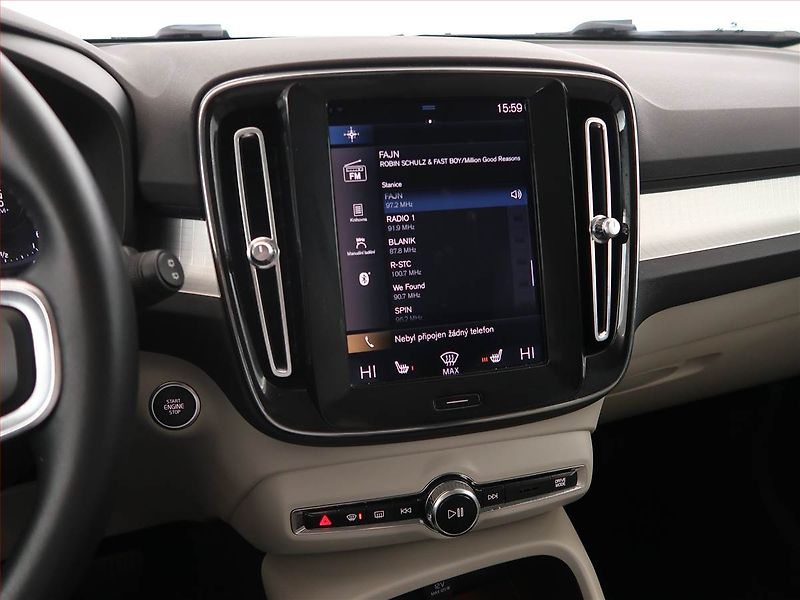 Volvo XC40 (2018) D4 AWD - fotka 12 z 24