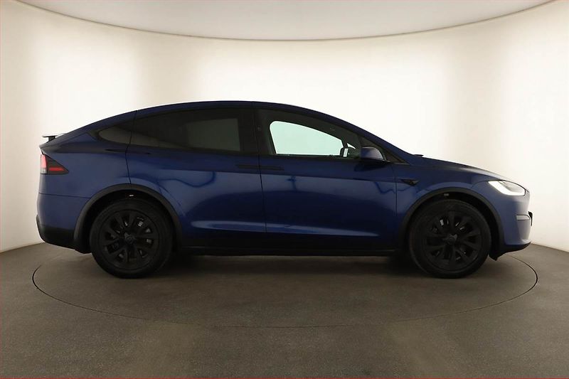 Tesla Model X (2023) Dual Motor, SoH 85% - fotka 6 z 21