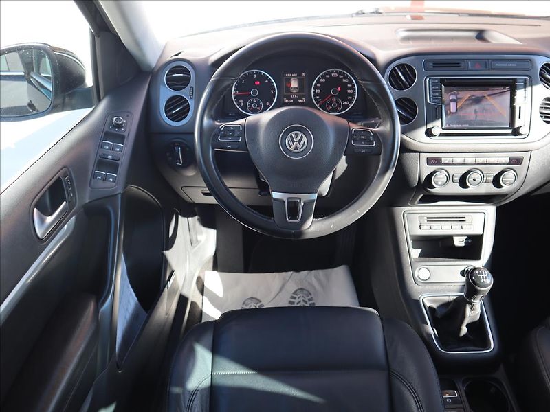 Volkswagen Tiguan 2,0   TDi Sport Pano Kamera Dy - fotka 8 z 36