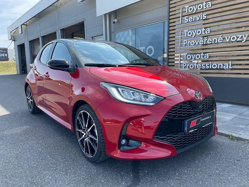Toyota Yaris 1.5 HEV 130 GR SPORT - fotka 2 z 22