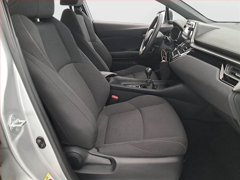 Toyota C-HR (2018) 1.2 Turbo, Serv.kniha - fotka 9 z 16