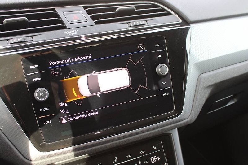 Volkswagen Touran (2023) 2.0 TDI 110kW DSG LED - fotka 15 z 34