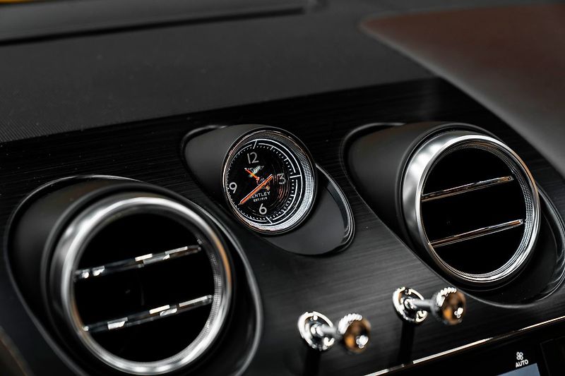 Bentley Bentayga - fotka 12 z 21