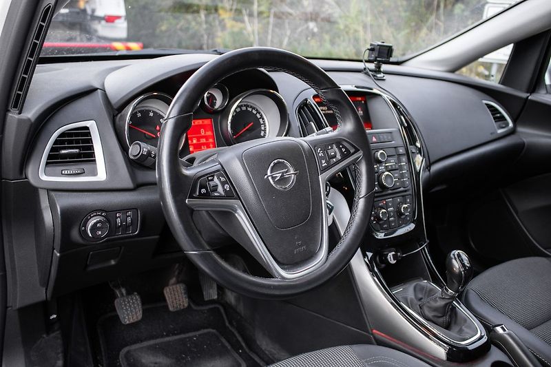 Opel Astra - fotka 7 z 23