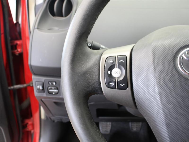 Toyota Yaris 1,3 i 73kW 2.maj.ČR STK - fotka 14 z 16