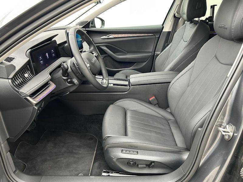 Škoda Superb 2.0 TDI L & K - fotka 24 z 30