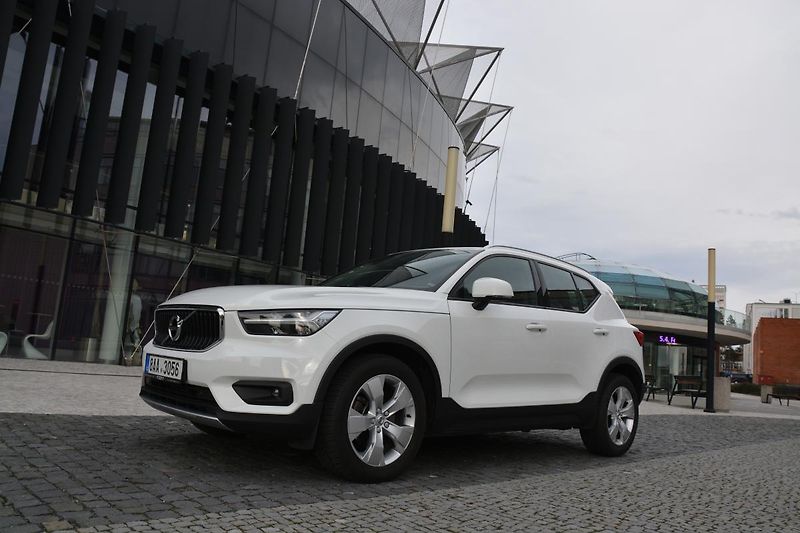 Volvo XC40 (2020) 2,0 D3 DRIVE-E Momentum PRO Aw - fotka 26 z 45