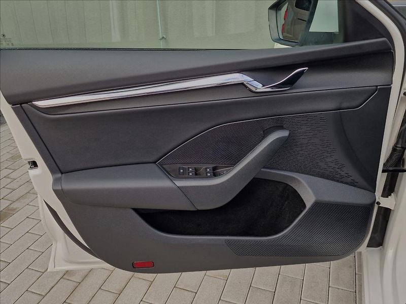 Škoda Octavia 2.0TDI DSG Style,ČR,1.Majitel - fotka 38 z 50