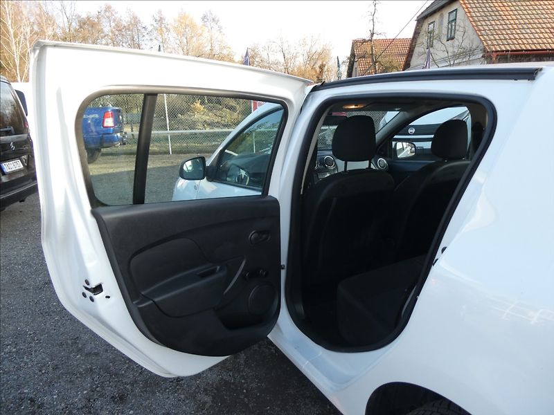 Dacia Sandero 1,2 16V 55kW Access, KLIMA - fotka 17 z 33
