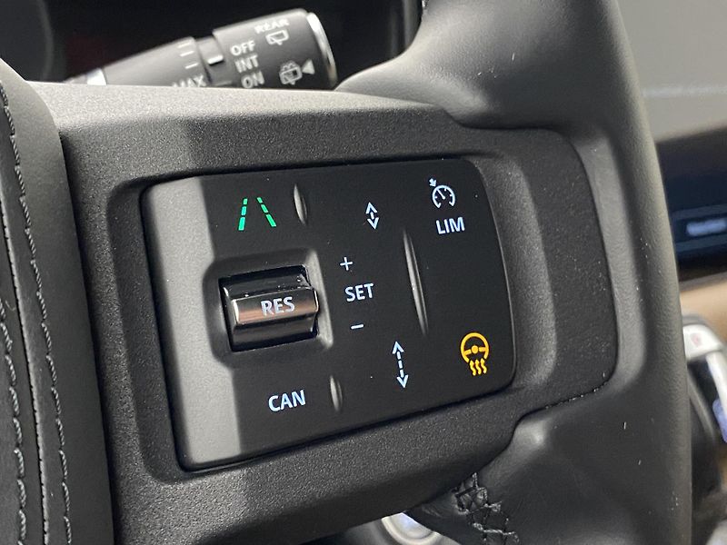 Land Rover Defender 110 D300 X-DYNAMIC AWD AUT CZ - fotka 20 z 49