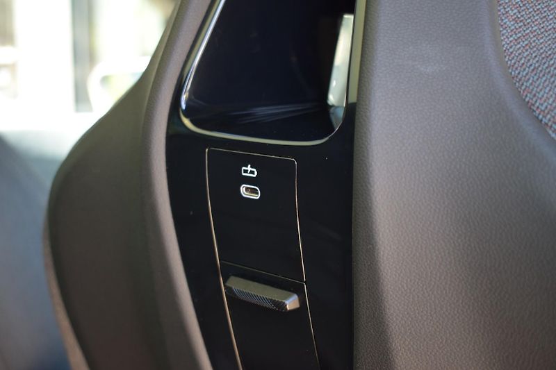 BMW iX (2024) iX40xD/pano/360 - fotka 39 z 46