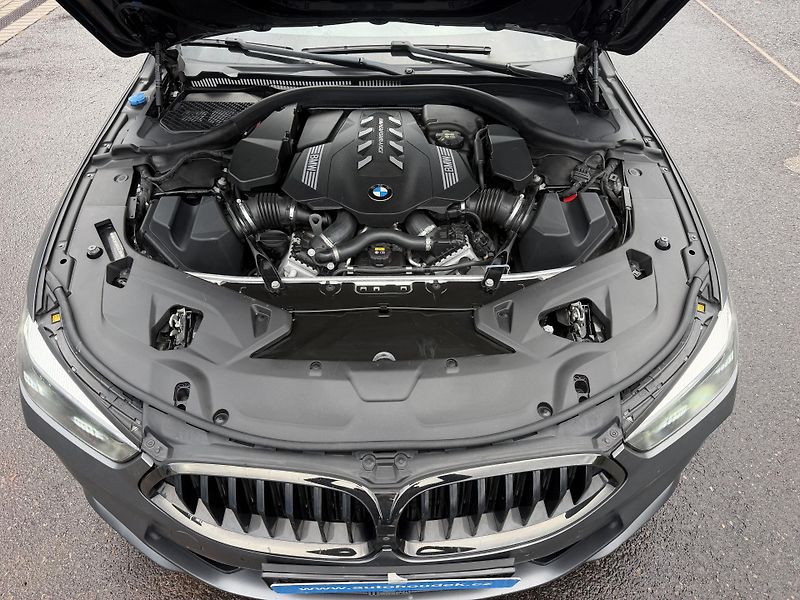 BMW Řada 8 M 850i xDrive 390kW HEAD-UP  - fotka 10 z 25