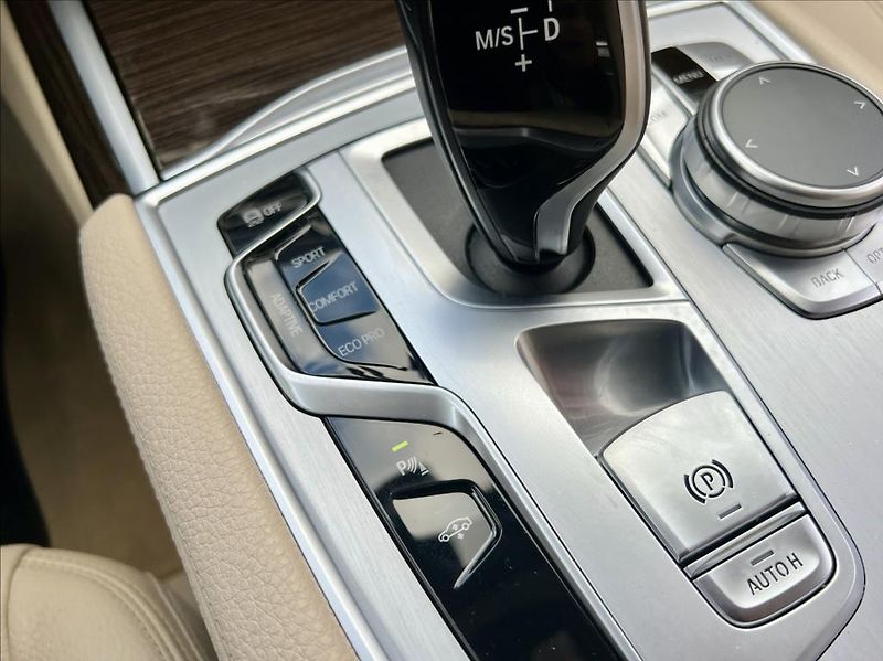 BMW Řada 7 3,0 730d xDrive záruka 2027 - fotka 43 z 61