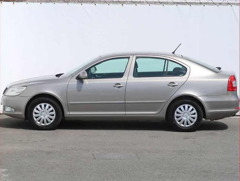 Škoda Octavia (2011) Ambition 1.2 TSI, Serv.kniha - fotka 3 z 16