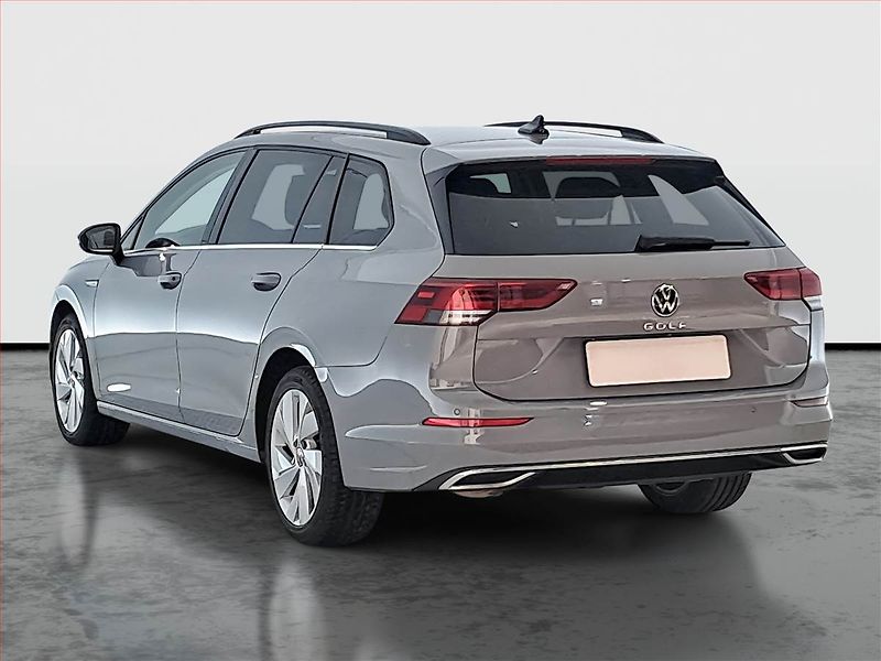 Volkswagen Golf (2023) 1.5 TSI - fotka 4 z 21