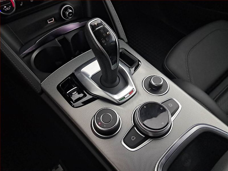 Alfa Romeo Stelvio (2024) Veloce 2.2 Diesel - fotka 16 z 21